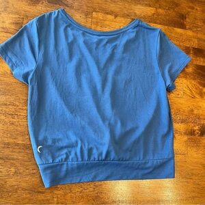 Blue women’s zyia twist front crop top t shirt reversible size medium